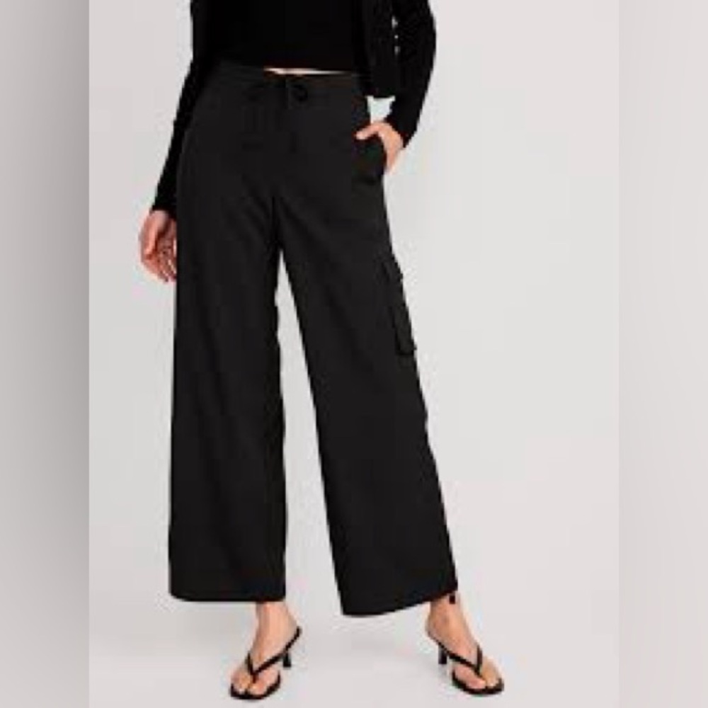 High-Waisted StretchTech Wide-Leg Cargo pants